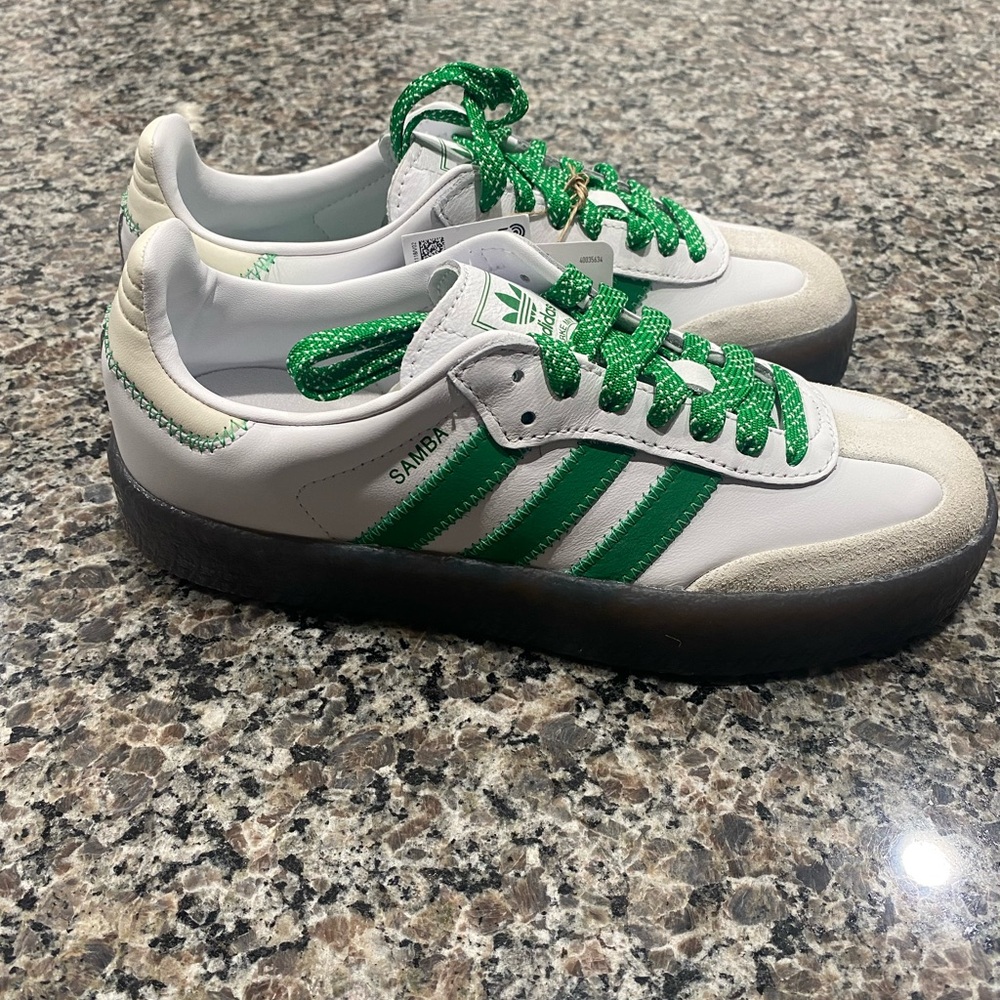 (New) Adidas Samba W Athletic shoe; cloud white/green/gum; - Picture 4 of 8